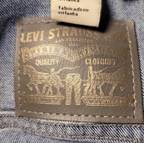 Levi's Jean Vest - Picture 3 of 4